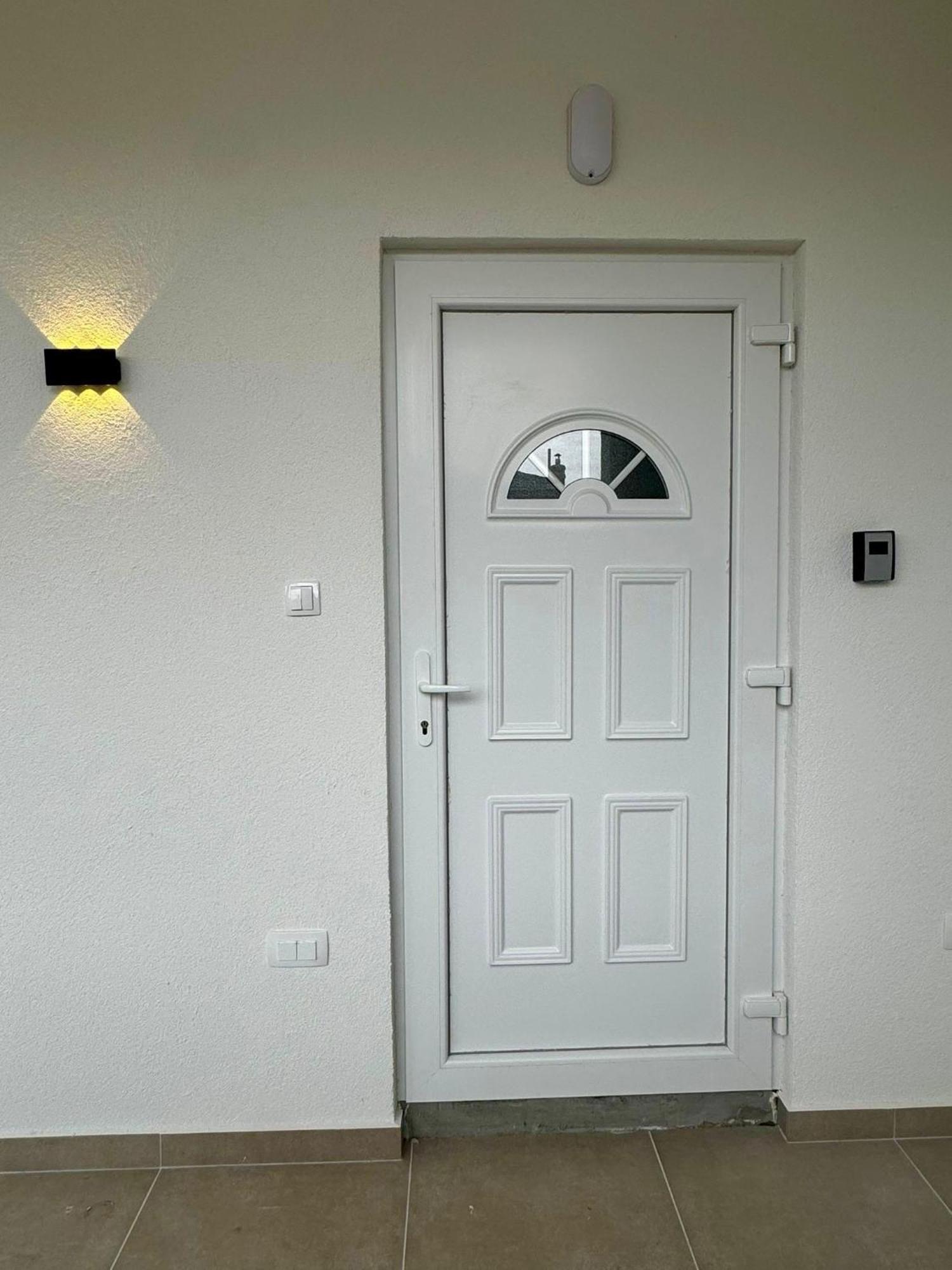 Cellinis Home Apartment Ядраново Екстер'єр фото